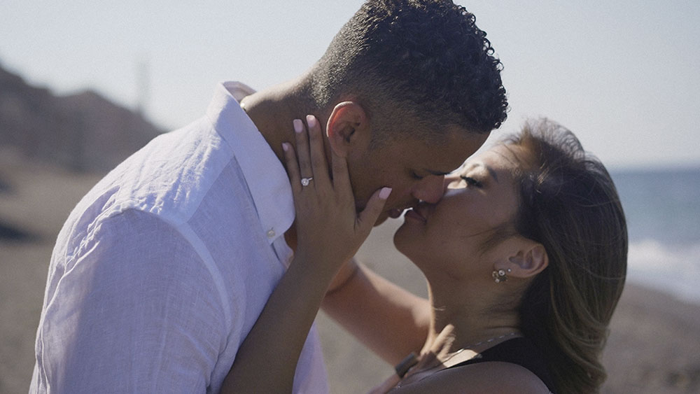 engagement photo shooting videography in santorini vlichada